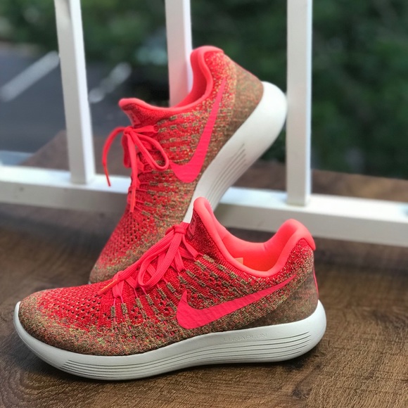 NWT Nike Lunarepic Low Flyknit 2 Hyper Punch WMNS - Picture 3 of 8